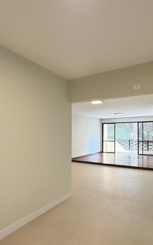 Apartamento à venda com 135m², 4 quartos e 3 vagas Apartamento à venda com 135m², 4 quartos e 3 vagasCozinha
