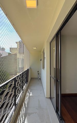 Apartamento à venda com 135m², 4 quartos e 3 vagas Apartamento à venda com 135m², 4 quartos e 3 vagasSacada