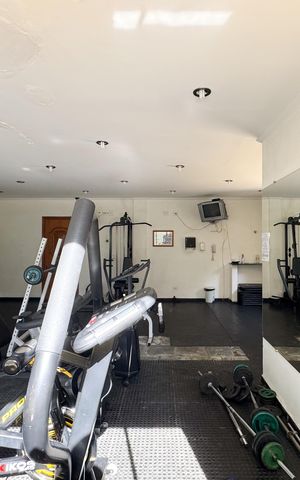 Apartamento à venda com 135m², 4 quartos e 3 vagas Apartamento à venda com 135m², 4 quartos e 3 vagasÁrea comum - Academia