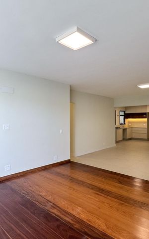 Apartamento à venda com 135m², 4 quartos e 3 vagas Apartamento à venda com 135m², 4 quartos e 3 vagasSala