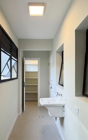 Apartamento à venda com 135m², 4 quartos e 3 vagas Apartamento à venda com 135m², 4 quartos e 3 vagasÁrea de Serviço