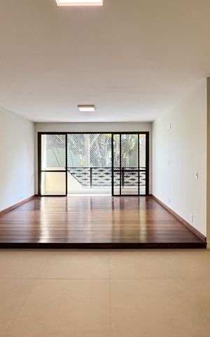 Apartamento à venda com 135m², 4 quartos e 3 vagas Apartamento à venda com 135m², 4 quartos e 3 vagasSala