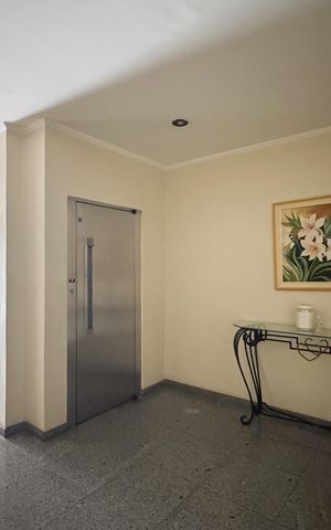 Apartamento à venda com 135m², 4 quartos e 3 vagas Apartamento à venda com 135m², 4 quartos e 3 vagasÁrea comum - Hall