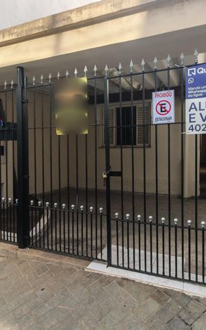 Casa para alugar com 300m², 2 quartos e 1 vaga Casa para alugar com 300m², 2 quartos e 1 vagaFachada