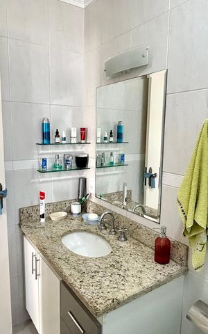 Apartamento à venda com 140m², 3 quartos e 3 vagas Apartamento à venda com 140m², 3 quartos e 3 vagasBanheiro 1