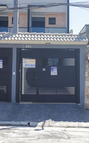 Casa à venda com 116m², 3 quartos e 2 vagasFachada