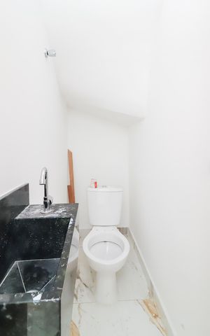 Casa à venda com 116m², 3 quartos e 2 vagasLavabo