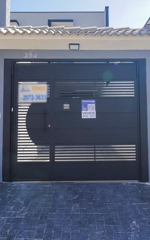 Casa à venda com 116m², 3 quartos e 2 vagasFachada