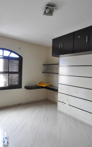 Casa à venda com 327m², 4 quartos e 6 vagasSuíte 2