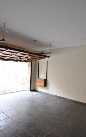 Casa à venda com 327m², 4 quartos e 6 vagasGaragem