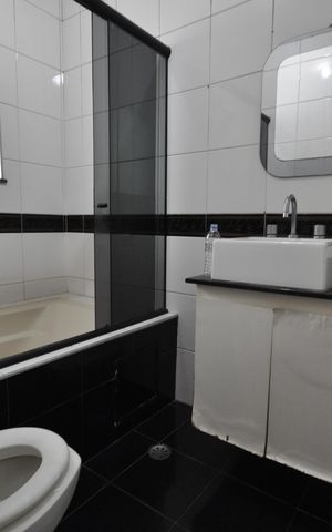 Casa à venda com 327m², 4 quartos e 6 vagasBanheiro da Suíte 1