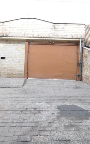 Casa à venda com 327m², 4 quartos e 6 vagasGaragem