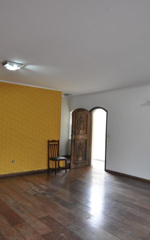 Casa à venda com 327m², 4 quartos e 6 vagasSala