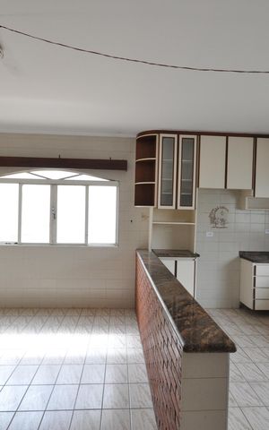 Casa à venda com 327m², 4 quartos e 6 vagasCozinha