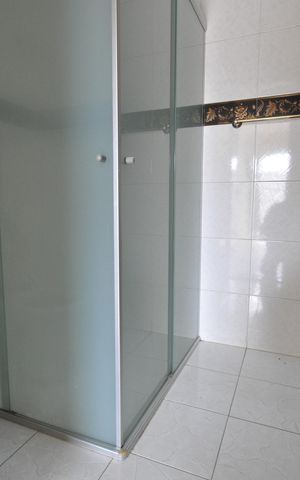 Casa à venda com 327m², 4 quartos e 6 vagasBanheiro Social