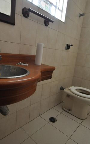 Casa à venda com 327m², 4 quartos e 6 vagasLavabo