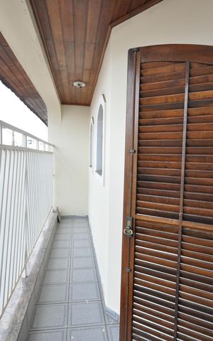 Casa à venda com 327m², 4 quartos e 6 vagasSacada da Suíte 1