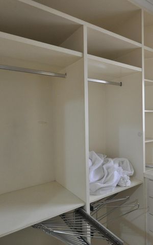 Casa à venda com 327m², 4 quartos e 6 vagasCloset