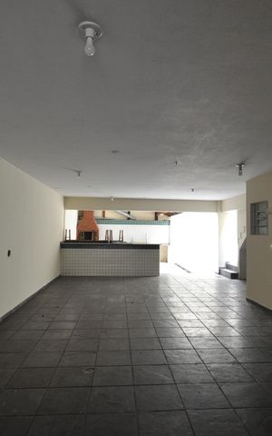 Casa à venda com 327m², 4 quartos e 6 vagasGaragem