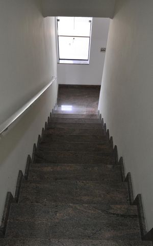 Casa à venda com 327m², 4 quartos e 6 vagasEscada