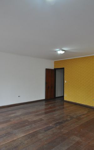 Casa à venda com 327m², 4 quartos e 6 vagasSala