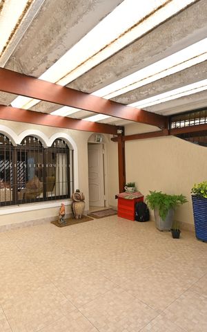 Casa à venda com 120m², 3 quartos e 2 vagasGaragem