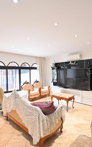 Casa à venda com 120m², 3 quartos e 2 vagasSala