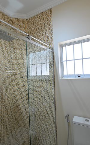 Casa à venda com 120m², 3 quartos e 2 vagasBanheiro do Quarto 2 e Quarto 3