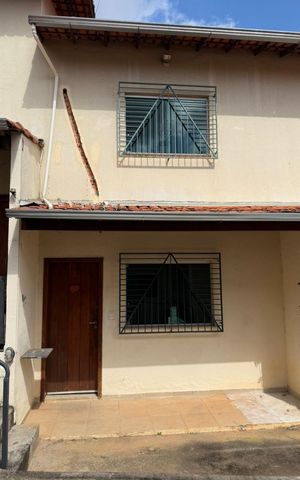 Casa à venda com 100m², 2 quartos e 2 vagas Casa à venda com 100m², 2 quartos e 2 vagasÁrea externa