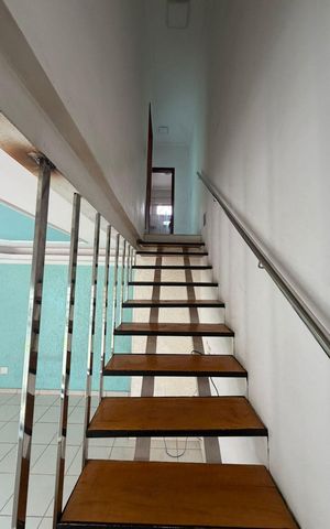Casa à venda com 100m², 2 quartos e 2 vagas Casa à venda com 100m², 2 quartos e 2 vagasSala