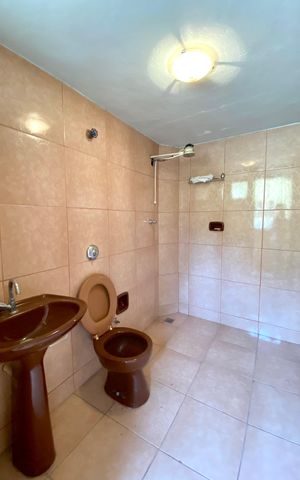 Casa para alugar com 300m², 3 quartos e 2 vagas Casa para alugar com 300m², 3 quartos e 2 vagasBanheiro externo