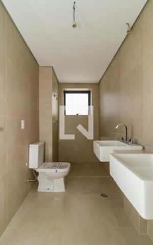 Apartamento à venda com 196m², 3 quartos e 3 vagas Apartamento à venda com 196m², 3 quartos e 3 vagasBanheiro da Suíte 1
