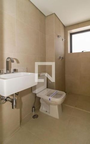 Apartamento à venda com 196m², 3 quartos e 3 vagas Apartamento à venda com 196m², 3 quartos e 3 vagasBanheiro da Suíte 2
