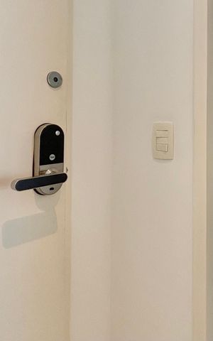 Apartamento à venda com 100m², 2 quartos e 1 vaga Apartamento à venda com 100m², 2 quartos e 1 vagaSala - fechadura digital