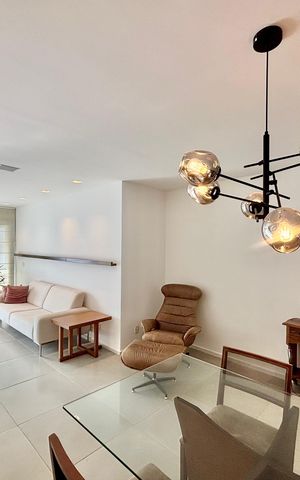 Apartamento à venda com 100m², 2 quartos e 1 vaga Apartamento à venda com 100m², 2 quartos e 1 vagaSala