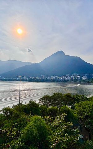 Apartamento à venda com 100m², 2 quartos e 1 vaga Apartamento à venda com 100m², 2 quartos e 1 vagaSala - vista livre para o Cristo Redentor e Lagoa Rodrigo de Freitas