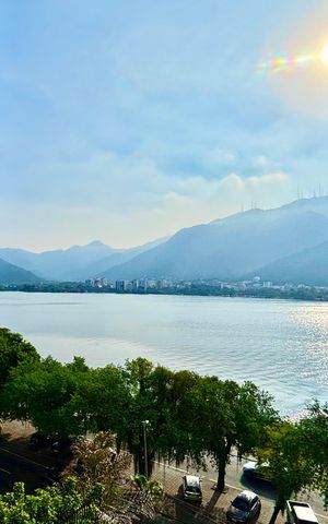 Apartamento à venda com 100m², 2 quartos e 1 vaga Apartamento à venda com 100m², 2 quartos e 1 vagaSuíte - vista livre para Lagoa Rodrigo de Freitas