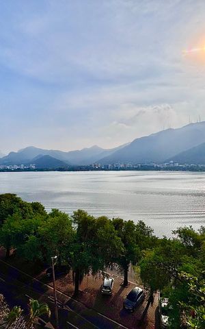 Apartamento à venda com 100m², 2 quartos e 1 vaga Apartamento à venda com 100m², 2 quartos e 1 vagaSala - vista livre para o Cristo Redentor e Lagoa Rodrigo de Freitas