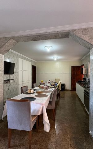 Casa para alugar com 220m², 4 quartos e 5 vagas