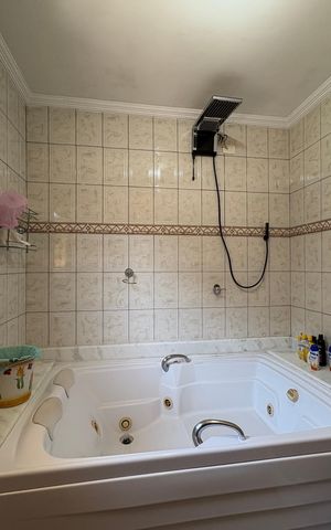 Casa para alugar com 220m², 4 quartos e 5 vagas