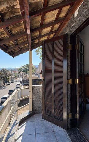 Casa para alugar com 220m², 4 quartos e 5 vagas
