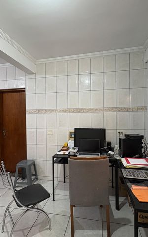 Casa para alugar com 220m², 4 quartos e 5 vagas