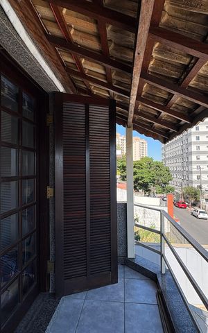 Casa para alugar com 220m², 4 quartos e 5 vagas