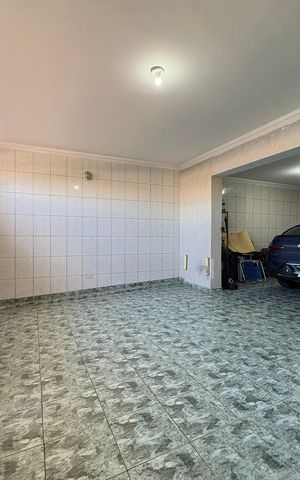 Casa para alugar com 220m², 4 quartos e 5 vagas