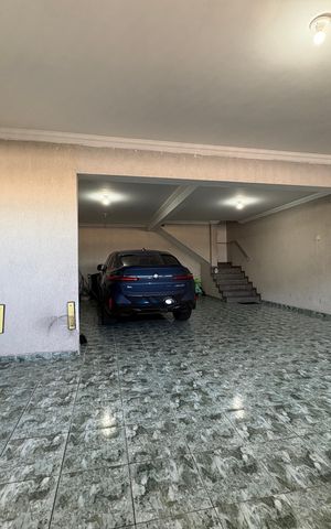 Casa para alugar com 220m², 4 quartos e 5 vagas