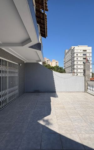Casa para alugar com 220m², 4 quartos e 5 vagas