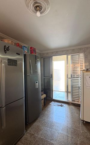 Casa para alugar com 220m², 4 quartos e 5 vagas