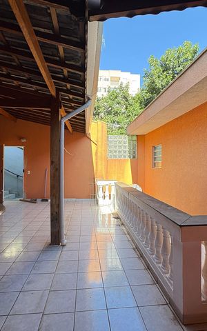 Casa para alugar com 220m², 4 quartos e 5 vagas