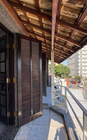 Casa para alugar com 220m², 4 quartos e 5 vagas