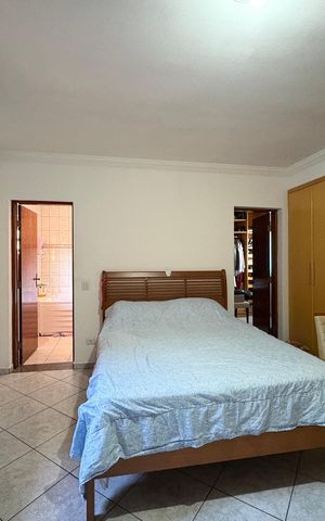 Casa para alugar com 220m², 4 quartos e 5 vagas